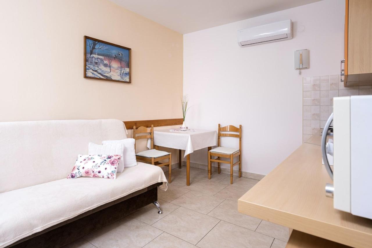 Apartment Zlata *