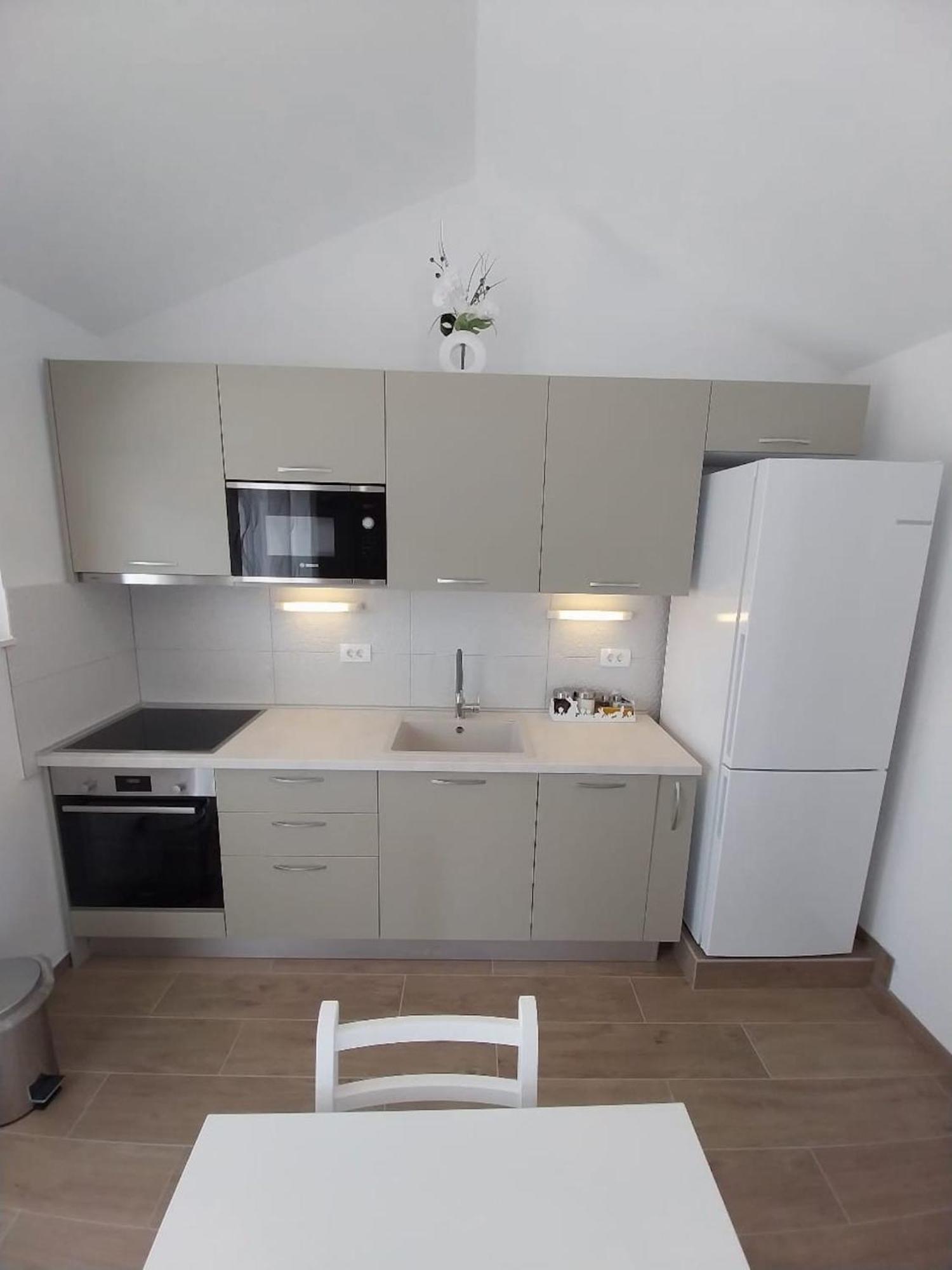 Apartment Zlata *